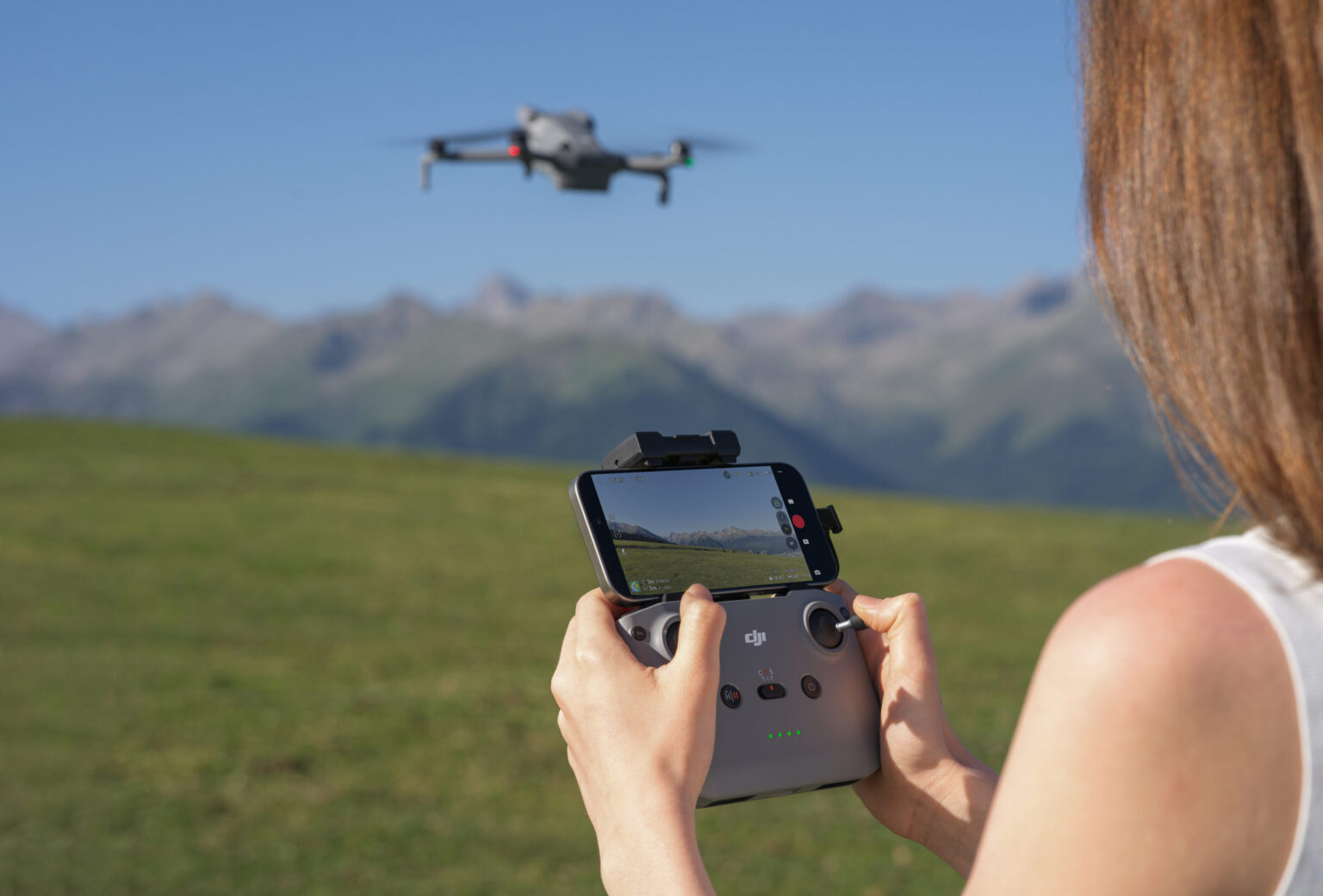 DJI Mini 5 Pro発売!Mini 4 Pro / Air 3Sとの違いを徹底比較し、あなたに最適な一台を選ぶ | ドローン国家資格 ...