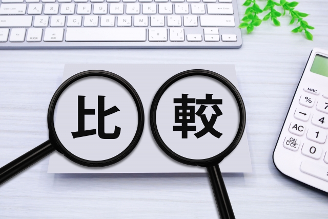 虫眼鏡で比較を示す画像